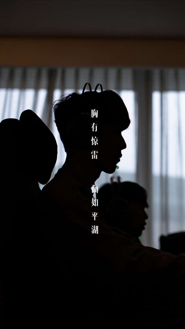 巴赫在采访 巴赫在采访