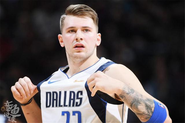 显得更加立 显得更加立