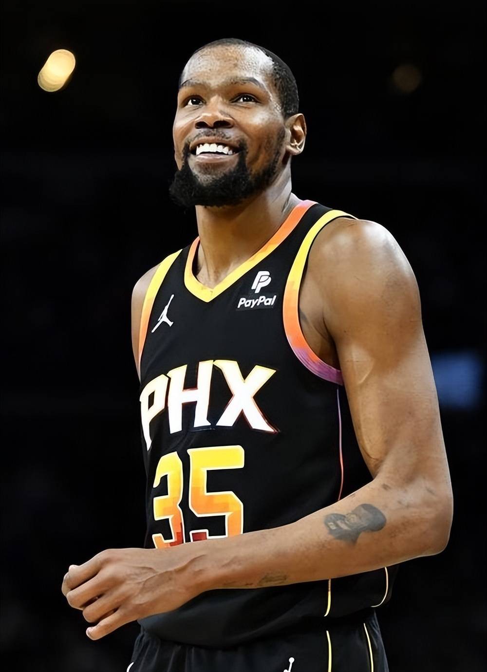 以其卓越的 以其卓越的